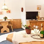 Haus Schmiederer * Reit im Winkl